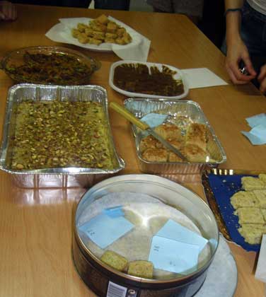 Halva allo zafferano e pistacchi dalla dolce e sabbiosa Qom.